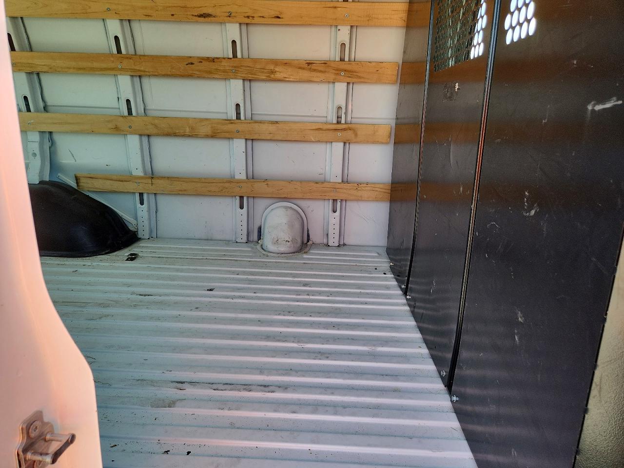 2024 GMC SAVANA G2500 photo 28