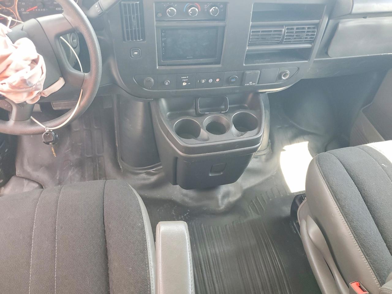 2024 GMC SAVANA G2500 photo 22