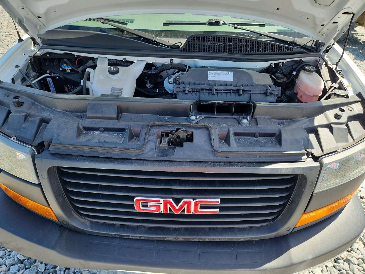 2024 GMC SAVANA G2500 photo 31