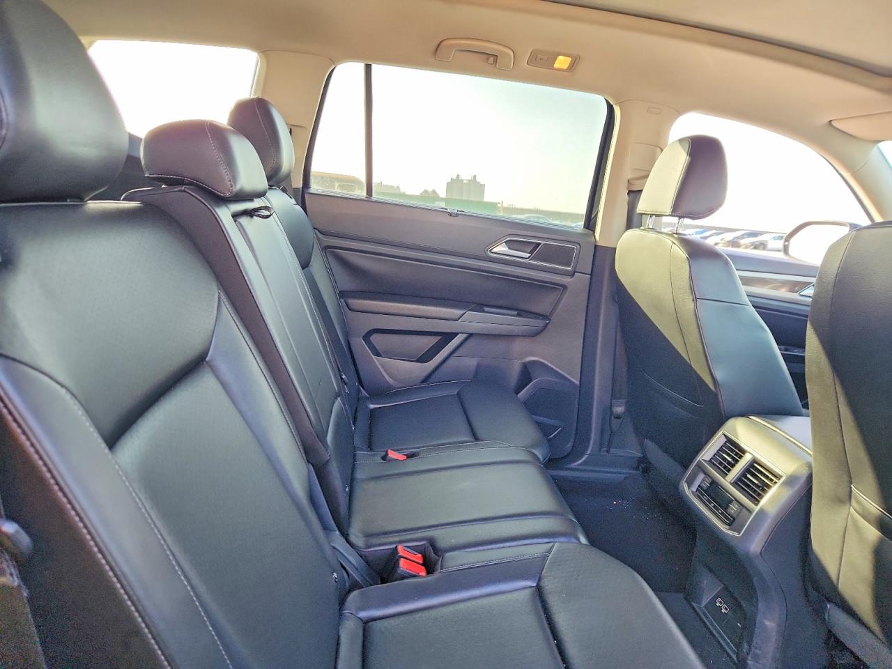 2018 VOLKSWAGEN ATLAS SEL photo 11