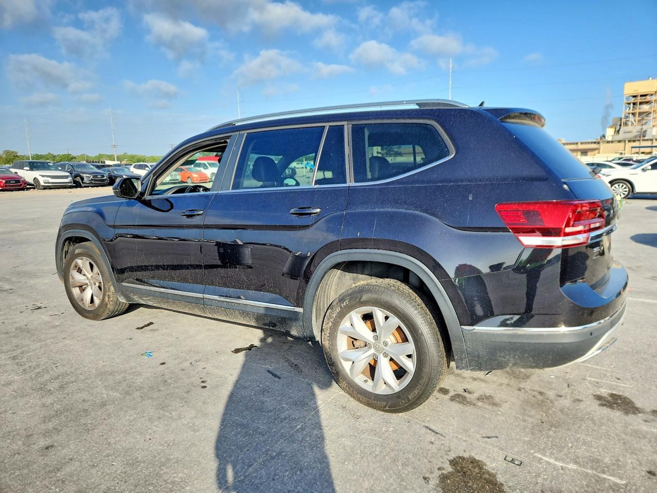 2018 VOLKSWAGEN ATLAS SEL photo 2