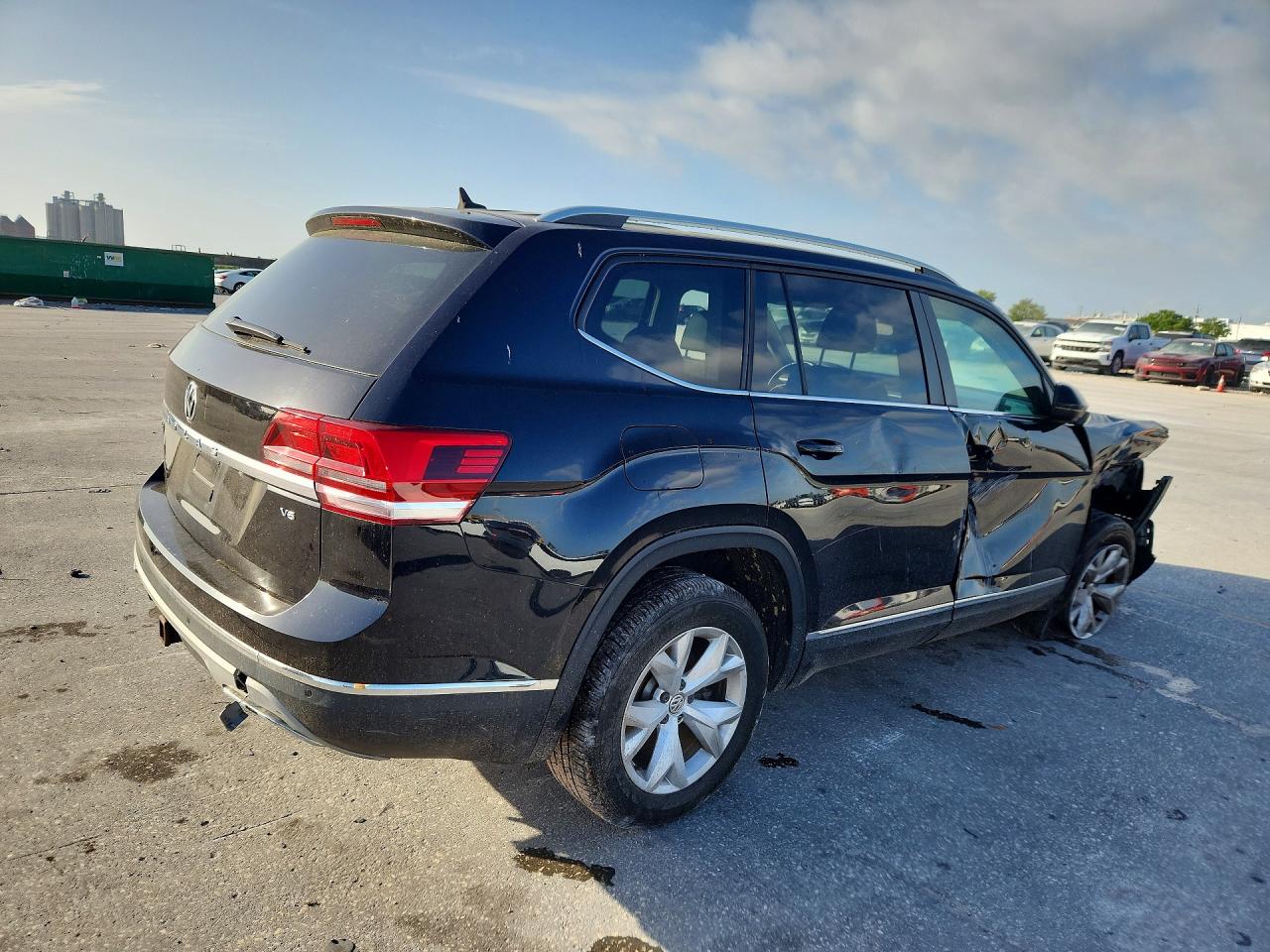 2018 VOLKSWAGEN ATLAS SEL photo 3