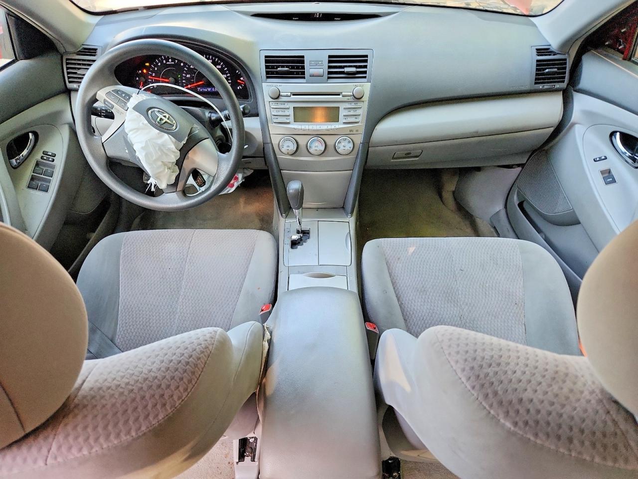 2011 TOYOTA CAMRY LE photo 22
