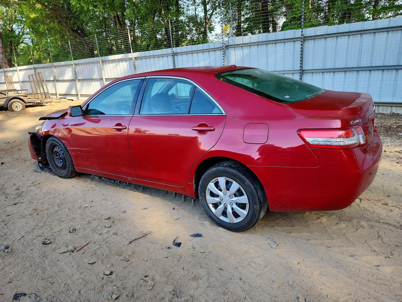 2011 TOYOTA CAMRY LE photo 4
