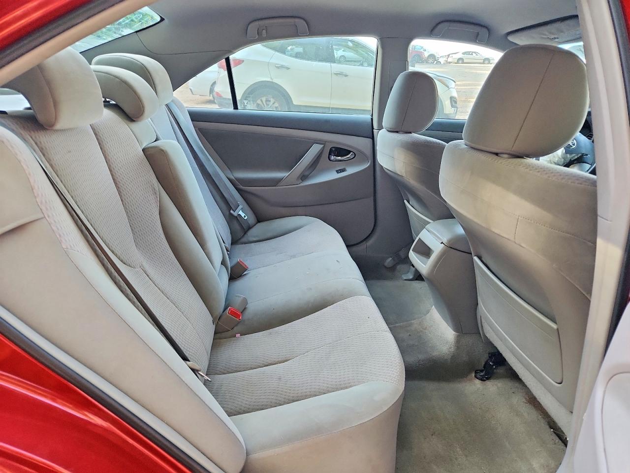 2011 TOYOTA CAMRY LE photo 28