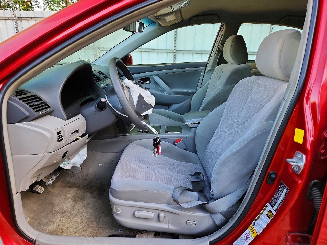 2011 TOYOTA CAMRY LE photo 19