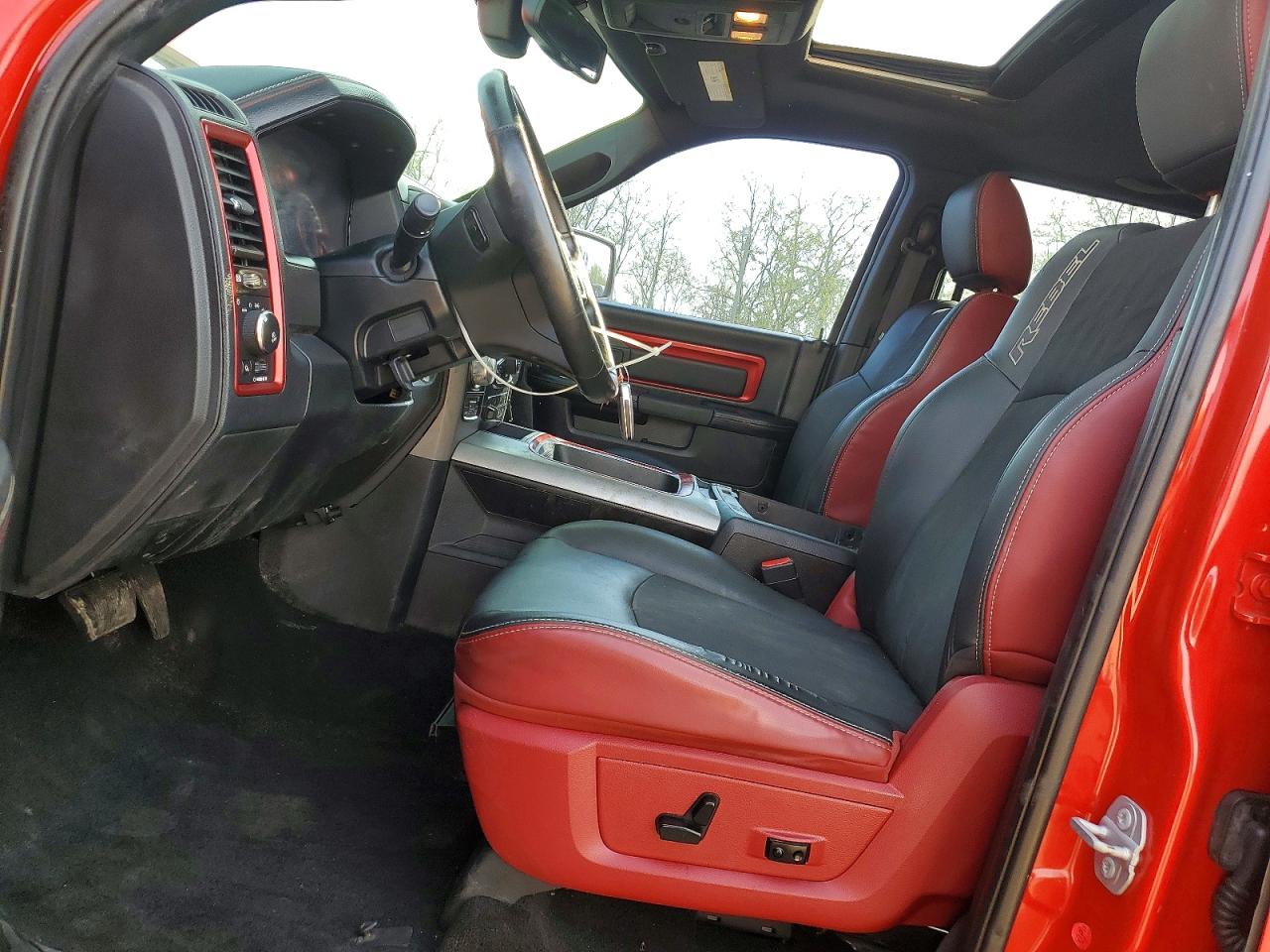 2016 RAM 1500 REBEL photo 19