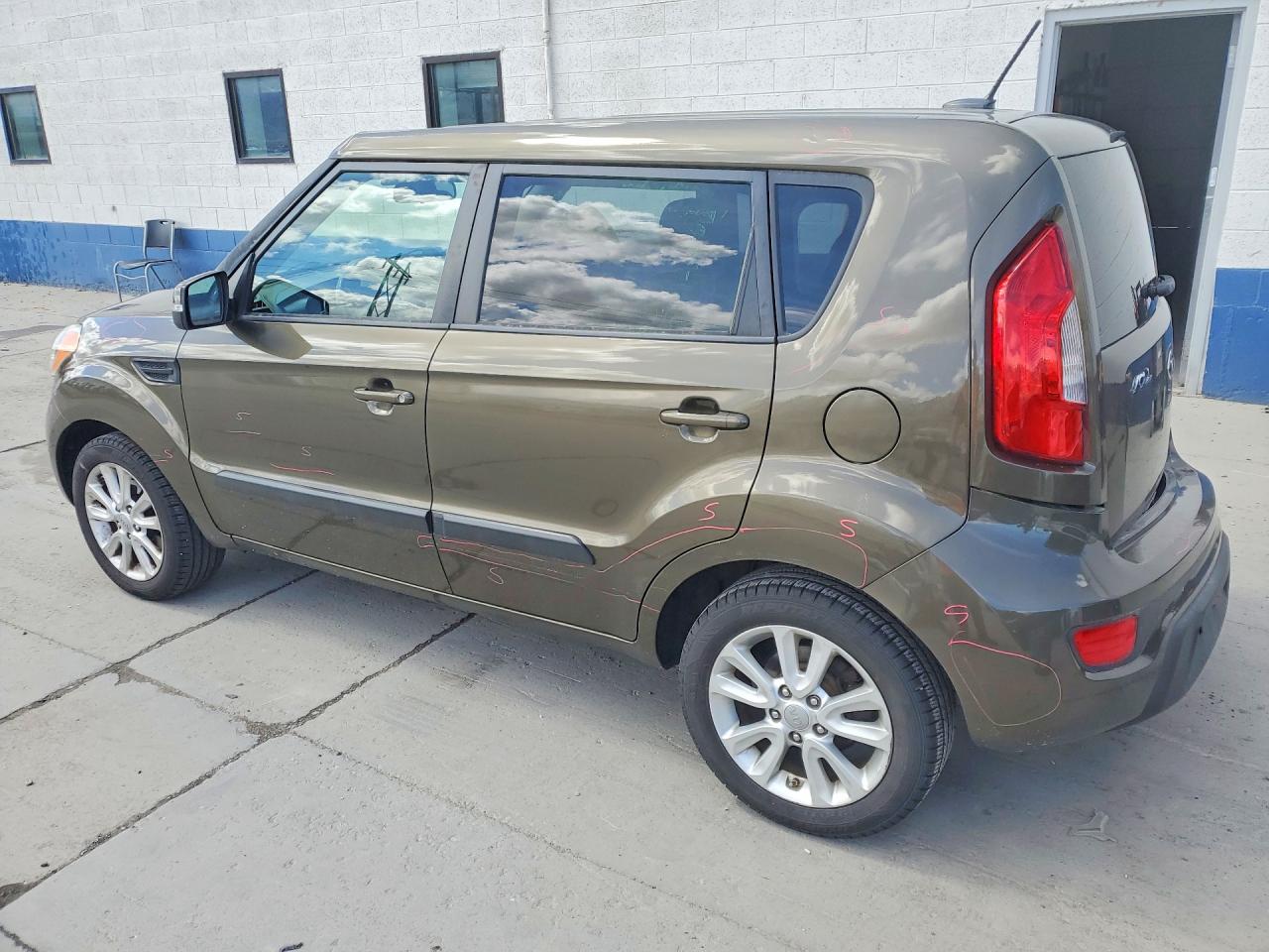 2013 KIA SOUL + photo 3