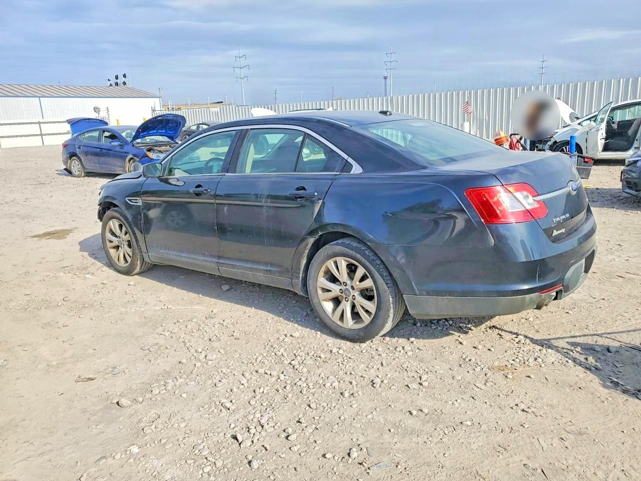 2011 FORD TAURUS SEL photo 4