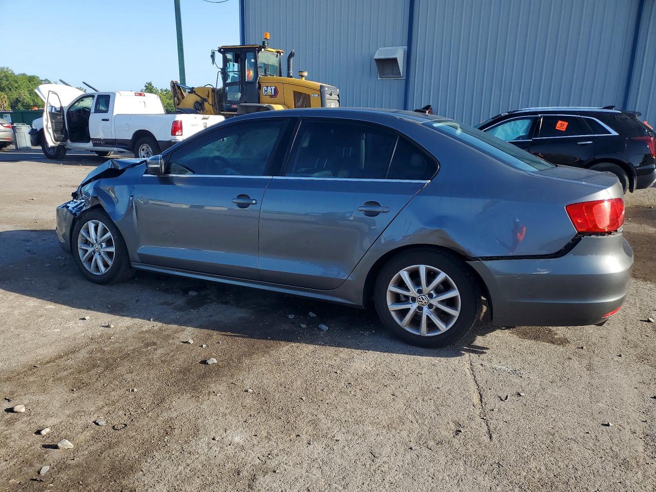 2013 VOLKSWAGEN JETTA SE photo 2