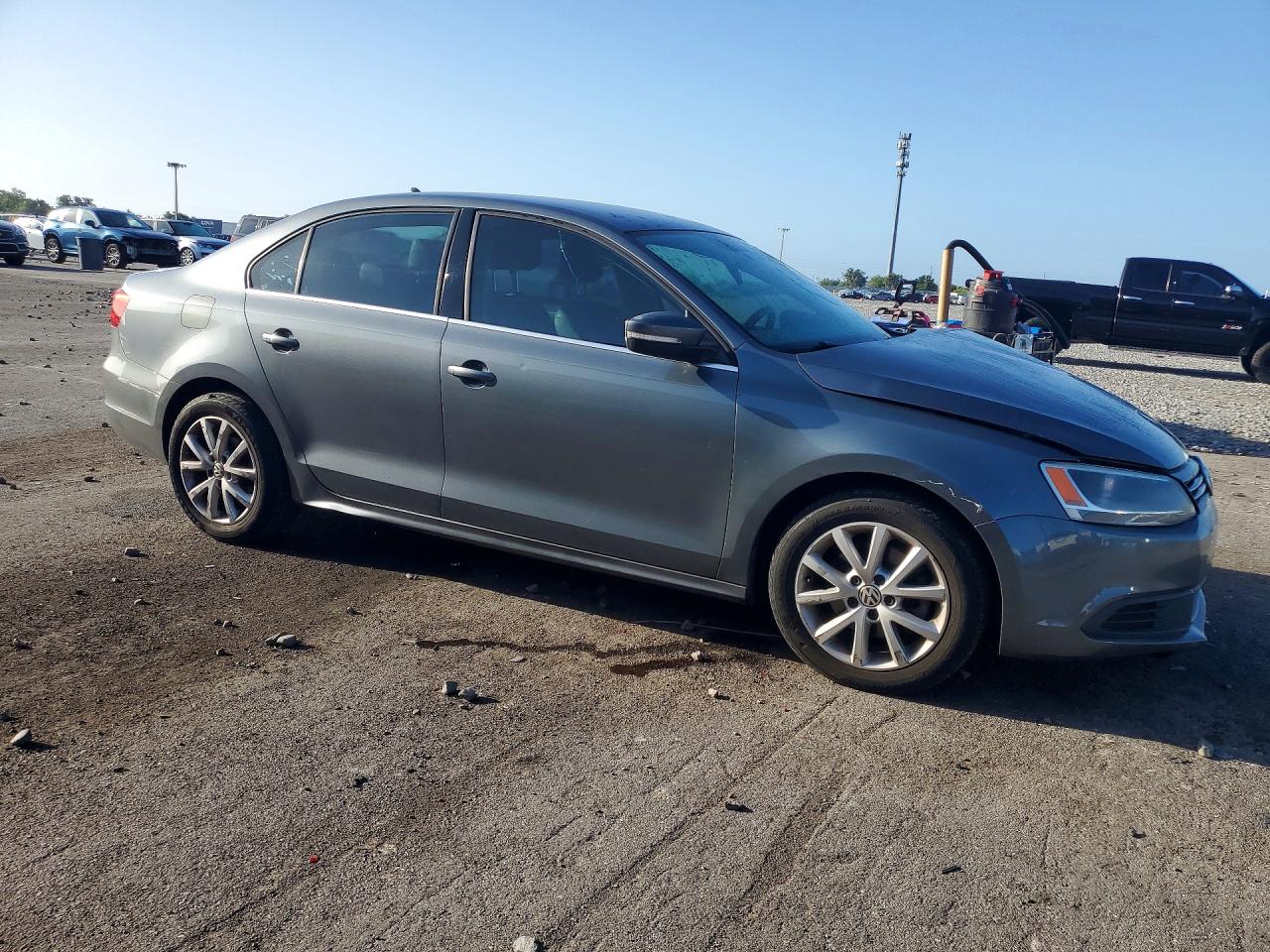 2013 VOLKSWAGEN JETTA SE photo 4