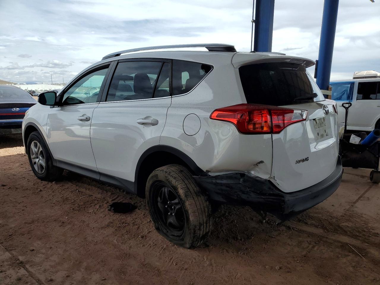 2015 TOYOTA RAV4 LE photo 4