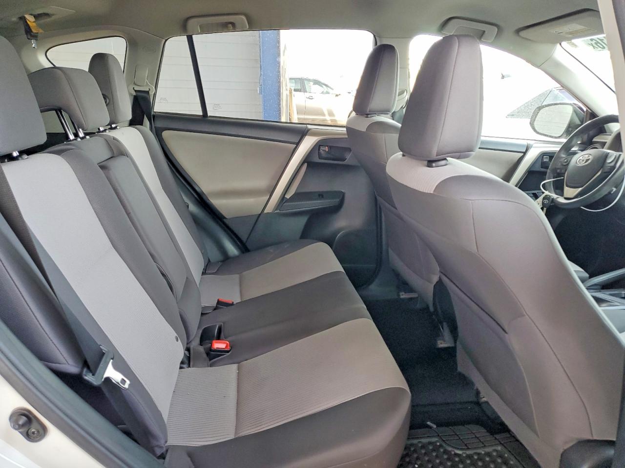 2015 TOYOTA RAV4 LE photo 31