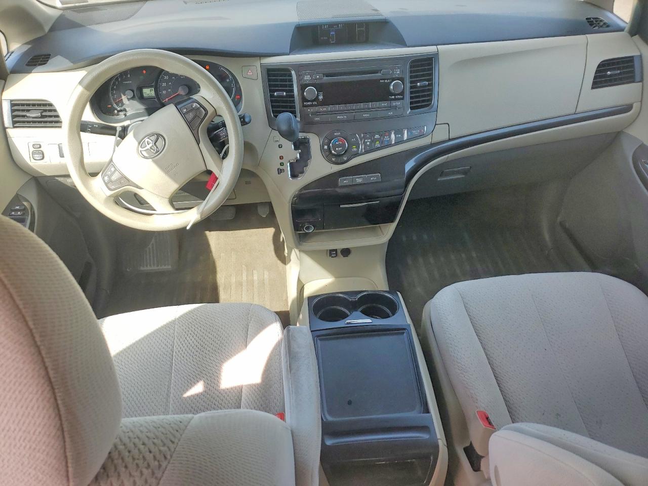 2013 TOYOTA SIENNA LE photo 15