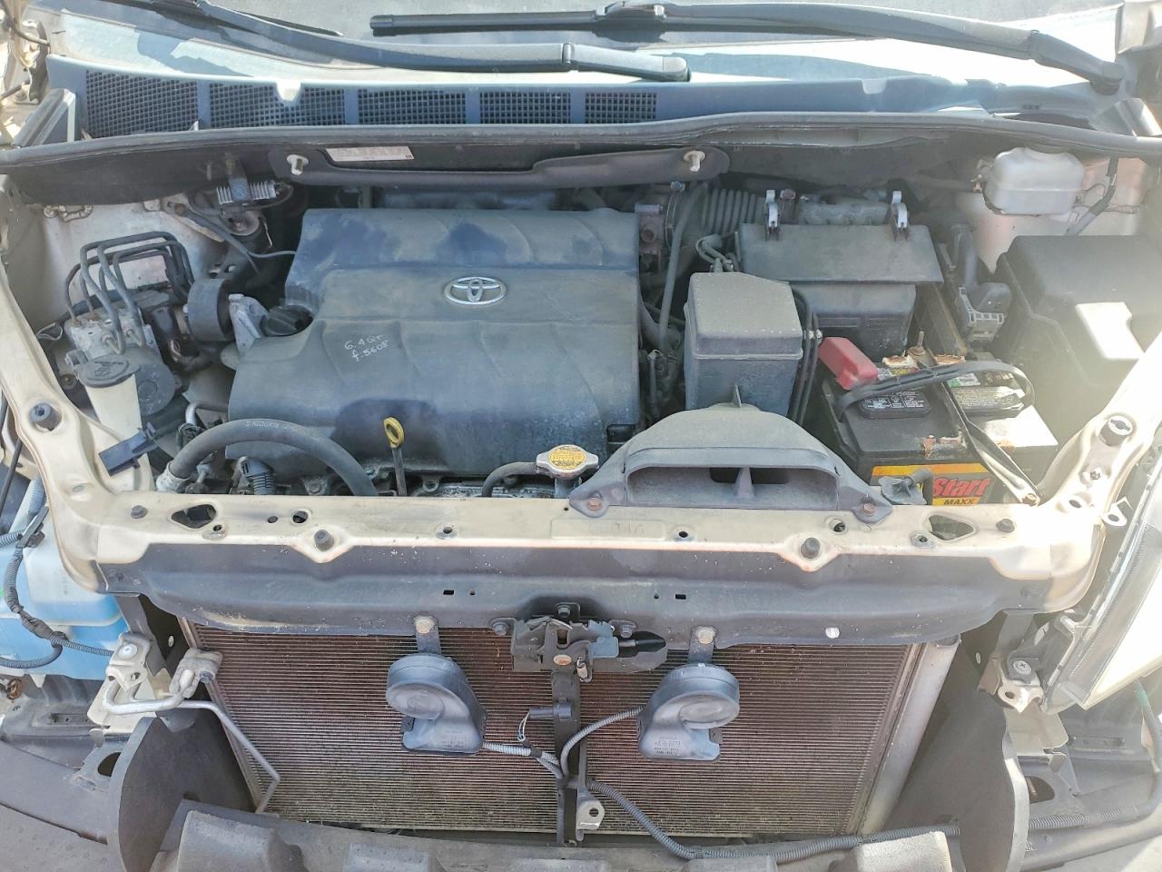 2013 TOYOTA SIENNA LE photo 23