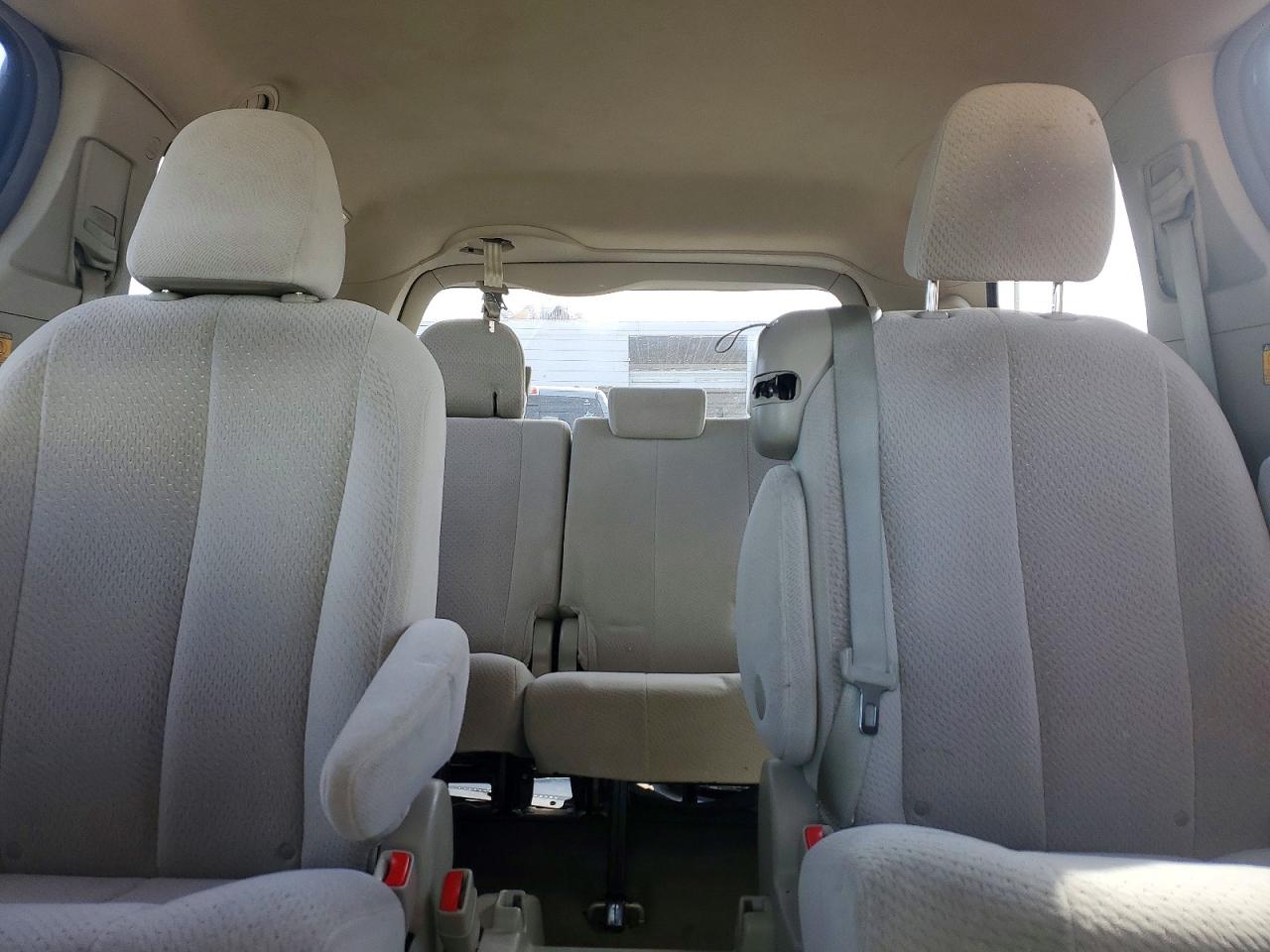 2013 TOYOTA SIENNA LE photo 19