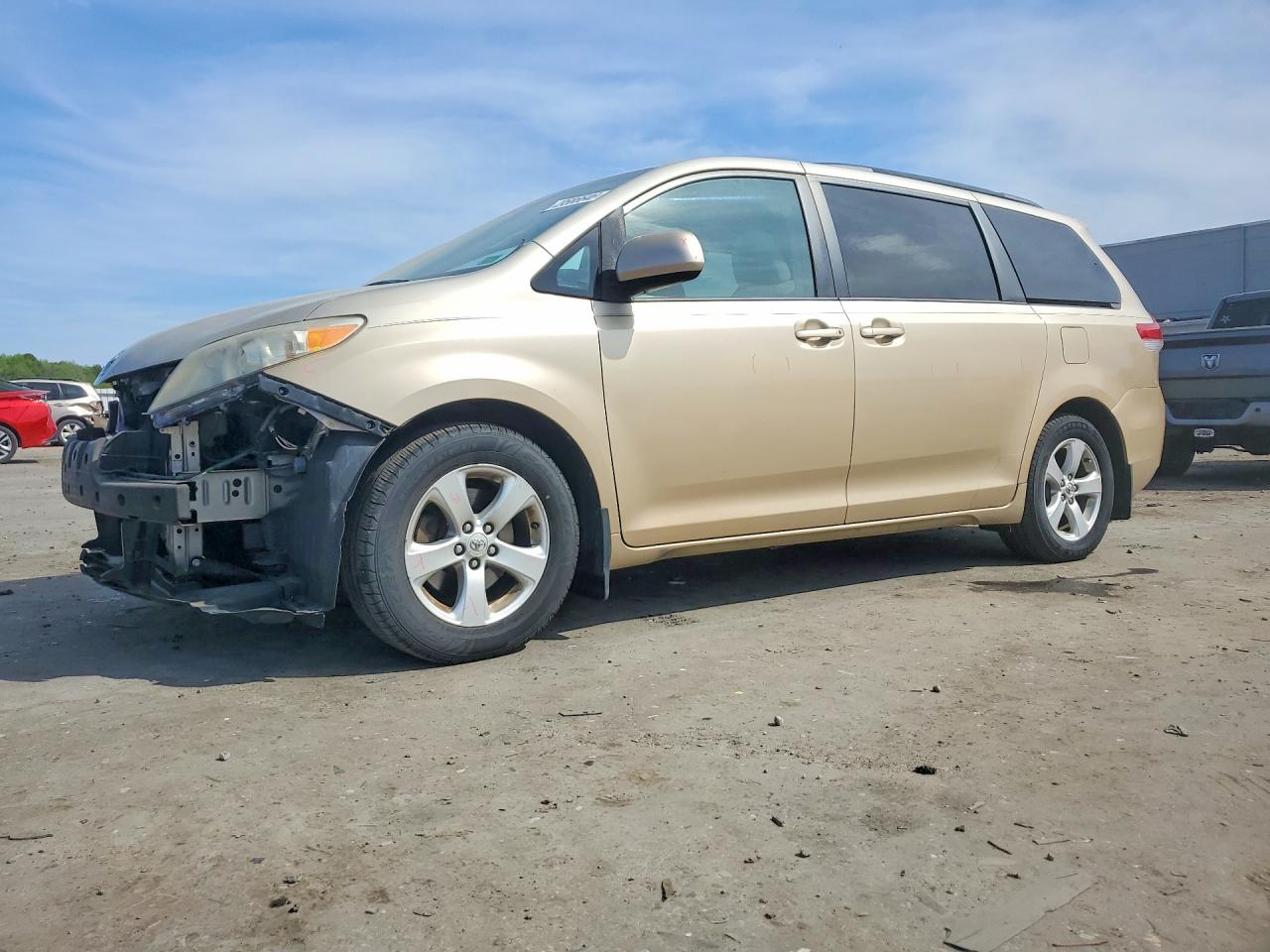2013 TOYOTA SIENNA