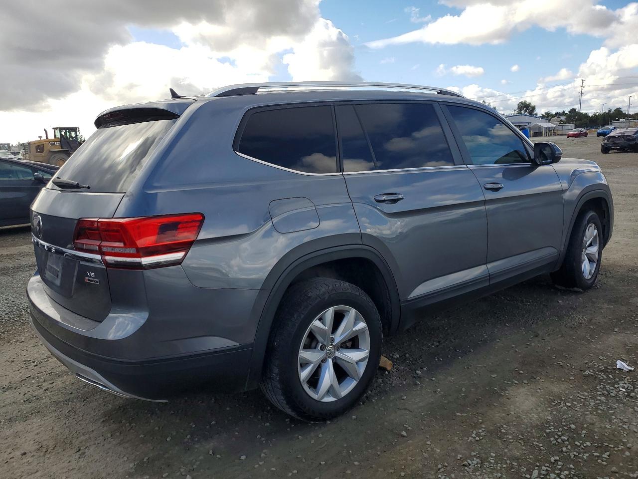 2018 VOLKSWAGEN ATLAS SE photo 5