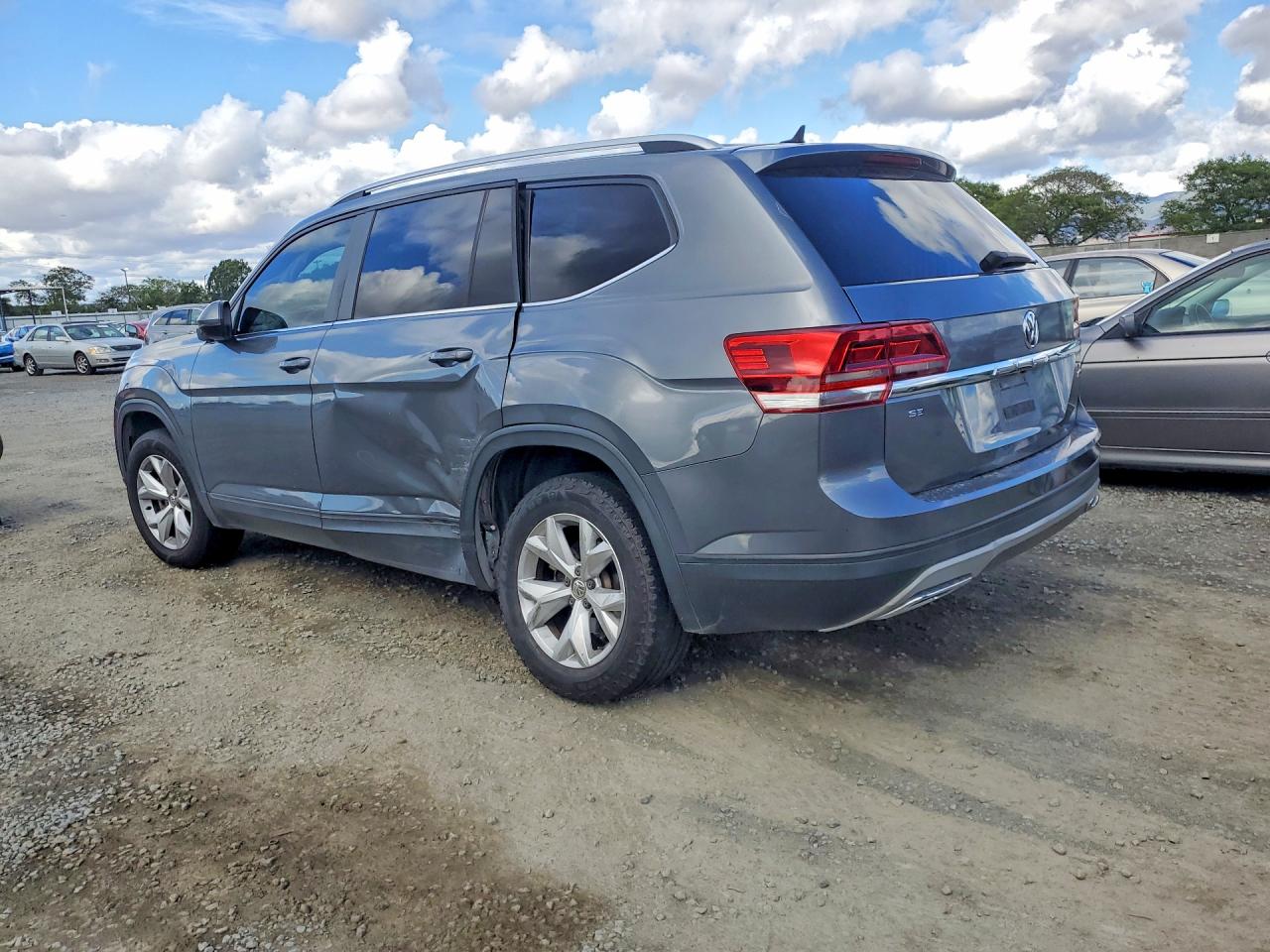2018 VOLKSWAGEN ATLAS SE photo 3