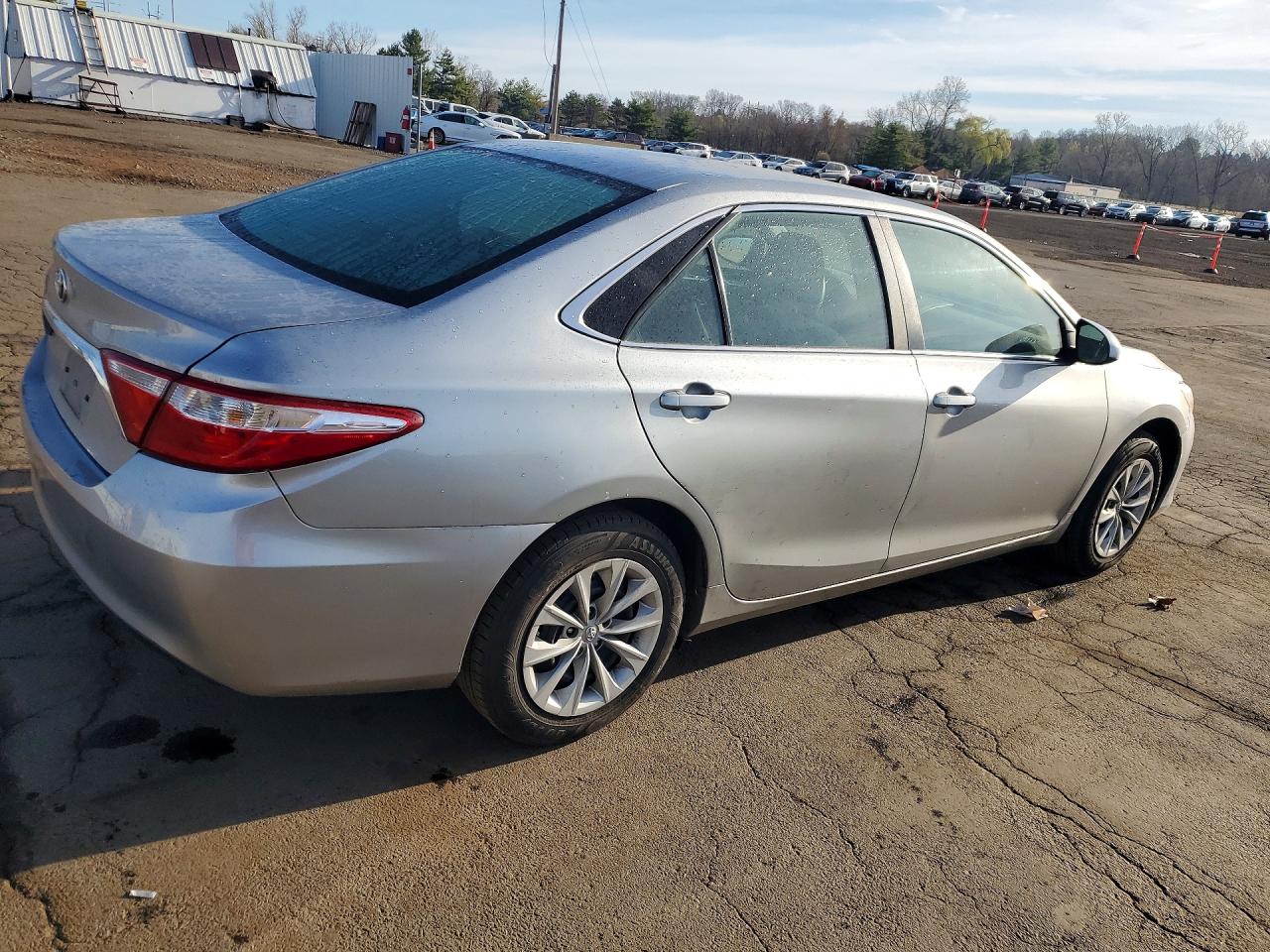 2017 TOYOTA CAMRY LE photo 7