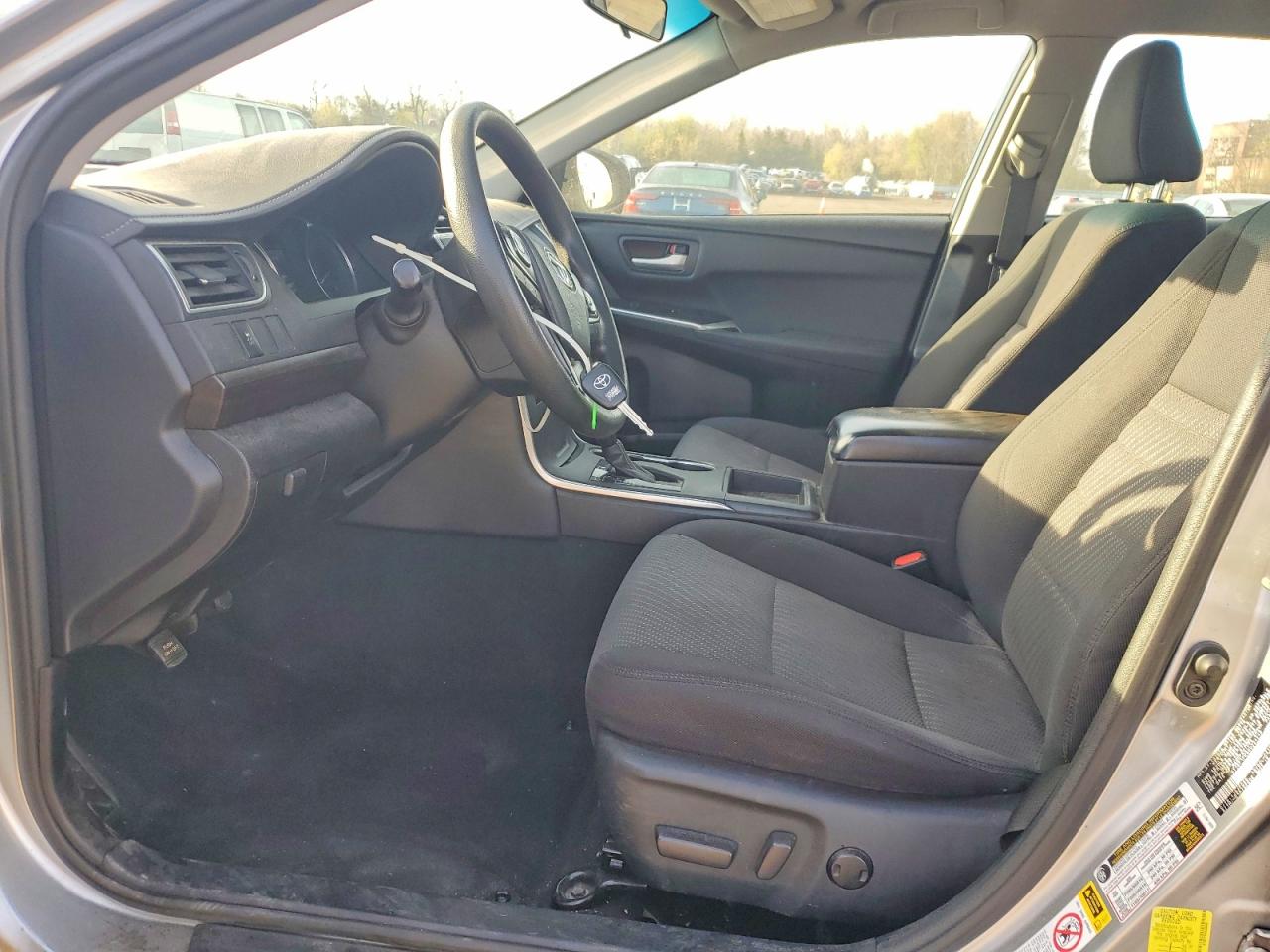 2017 TOYOTA CAMRY LE photo 19