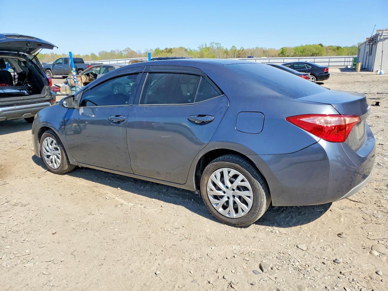 2017 TOYOTA COROLLA LE photo 3