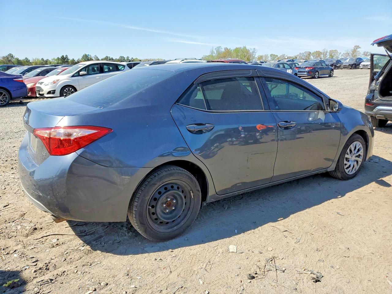 2017 TOYOTA COROLLA LE photo 5