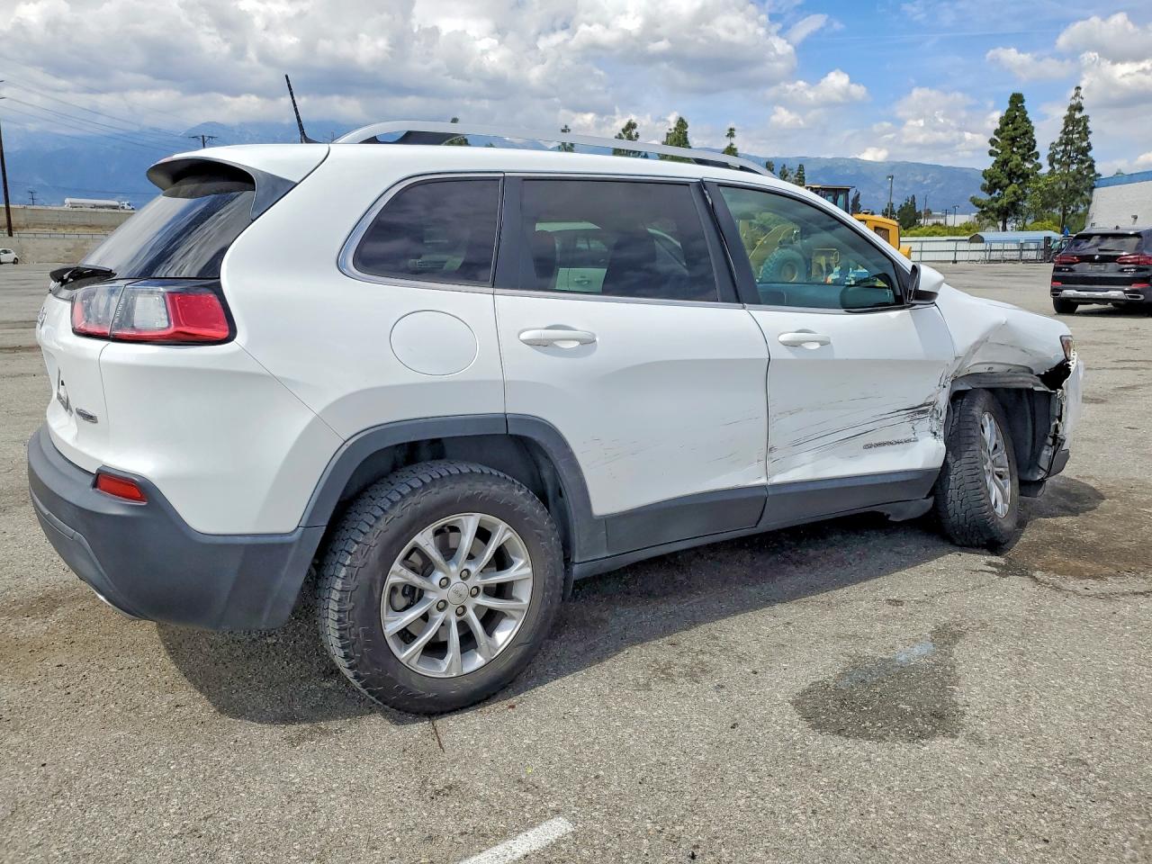 2019 JEEP CHEROKEE LATITUDE photo 5