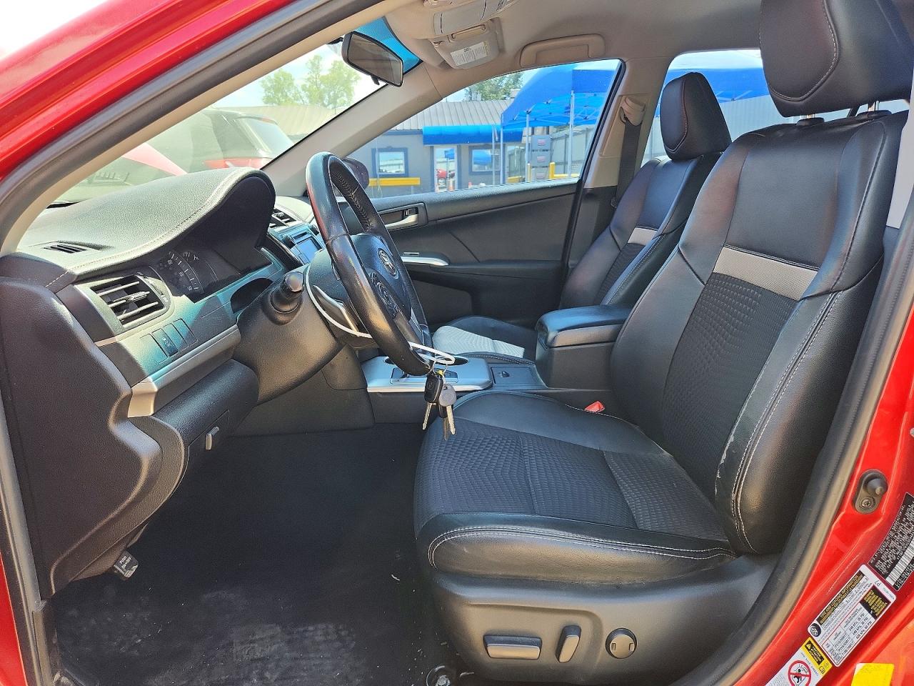 2012 TOYOTA CAMRY photo 13