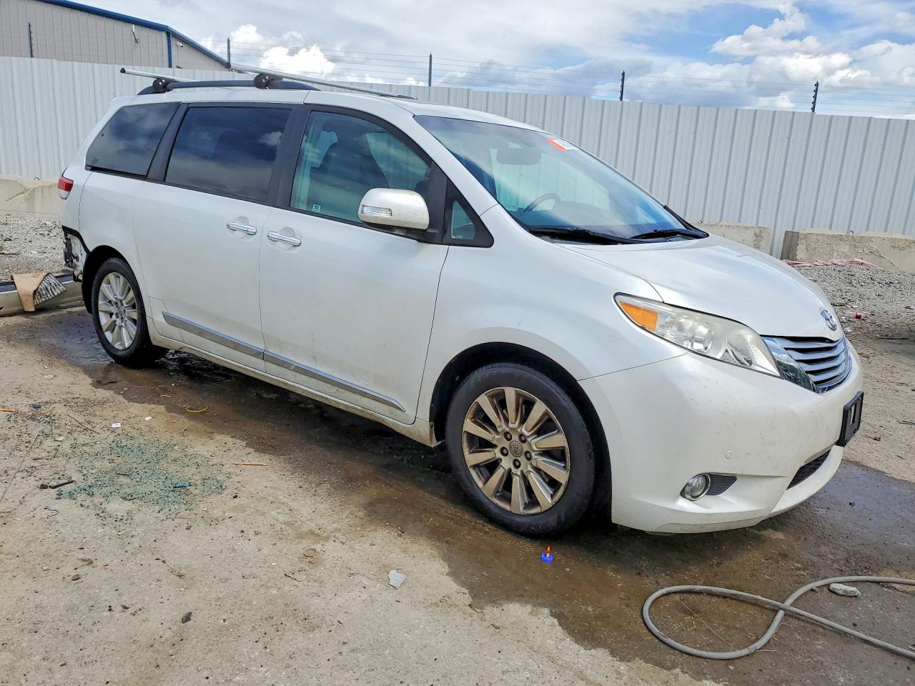 2013 TOYOTA SIENNA LIMITED 7-PASSENGER photo 7