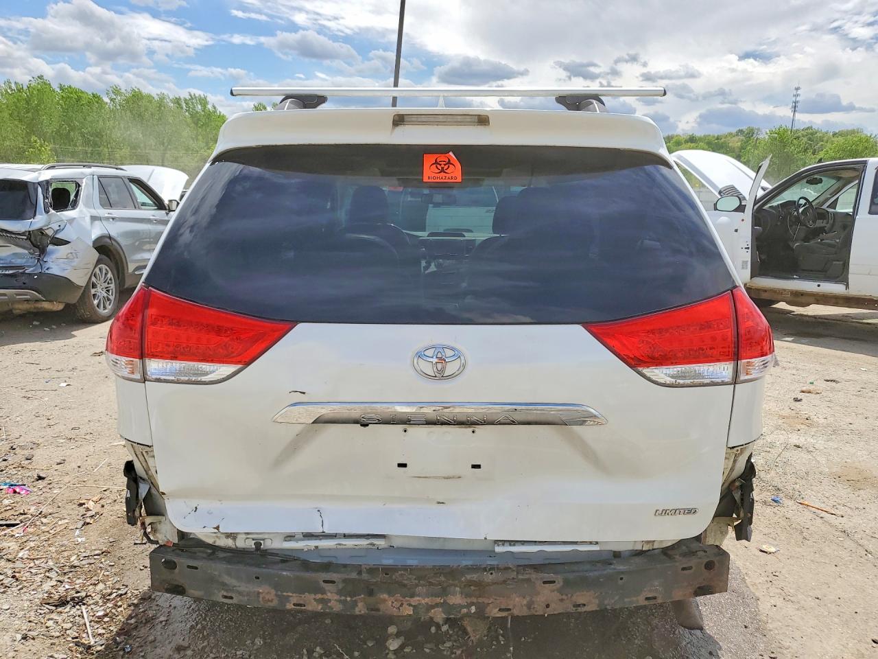 2013 TOYOTA SIENNA LIMITED 7-PASSENGER photo 11