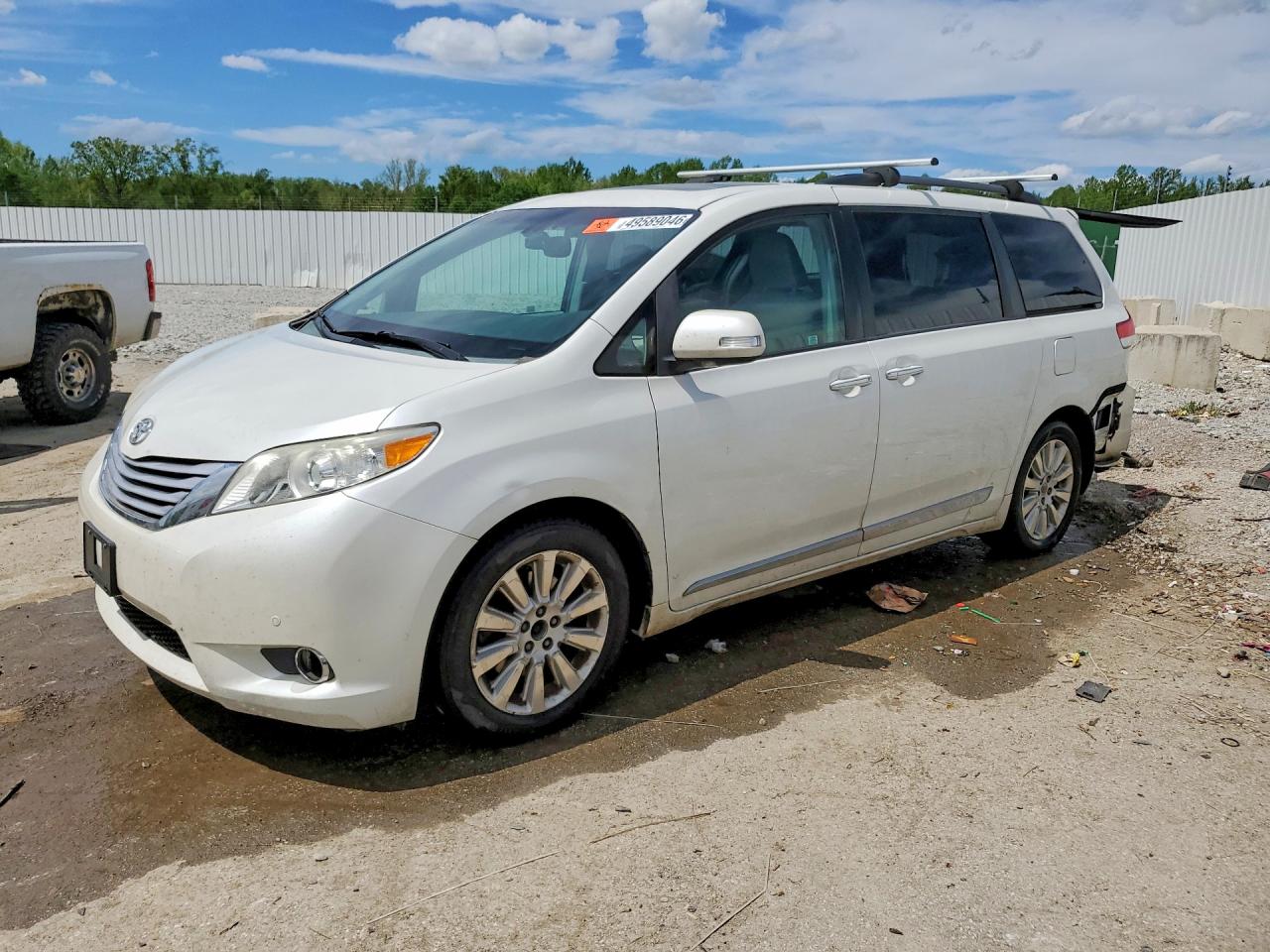 2013 TOYOTA SIENNA