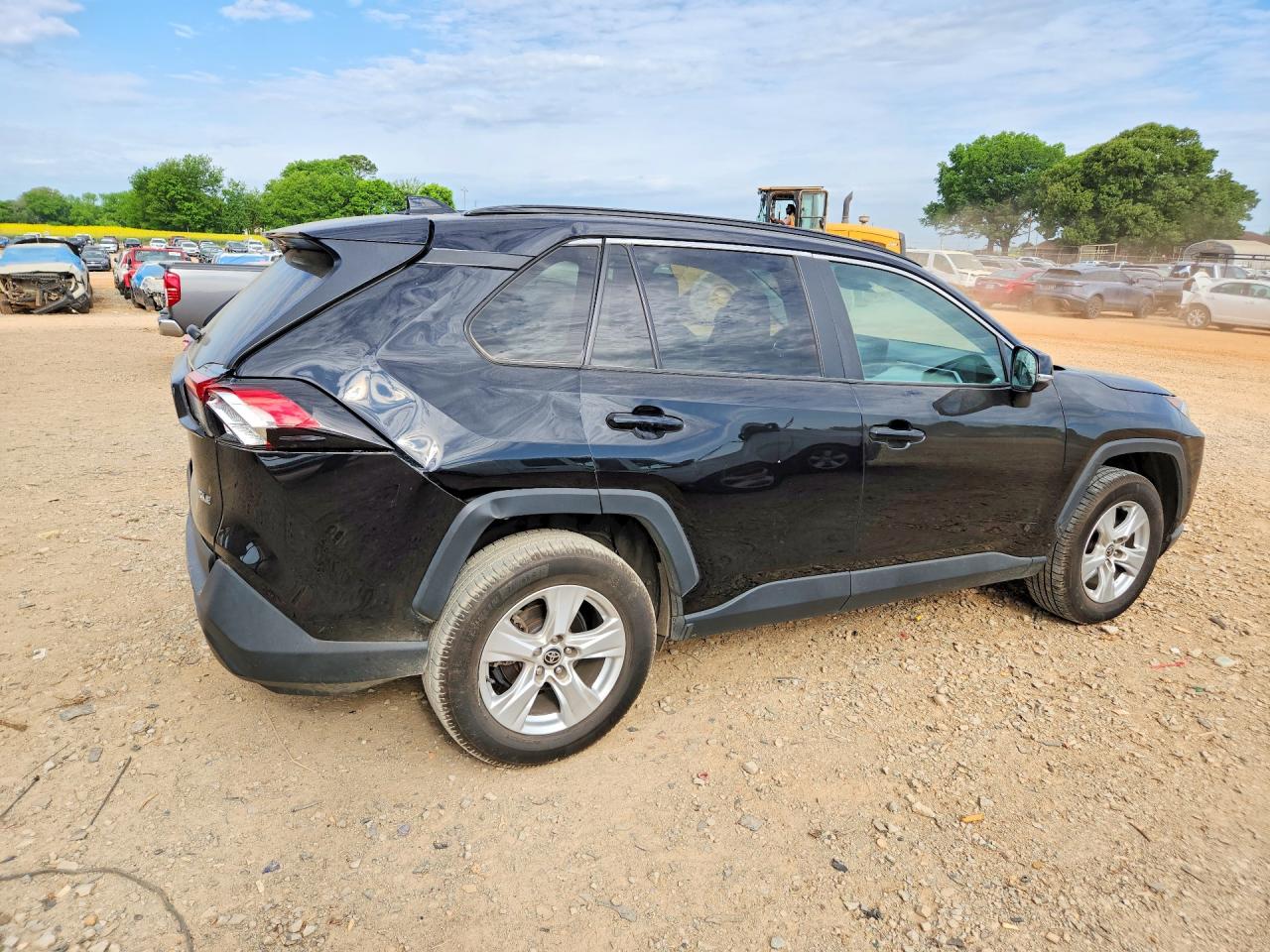 2021 TOYOTA RAV4 XLE photo 5