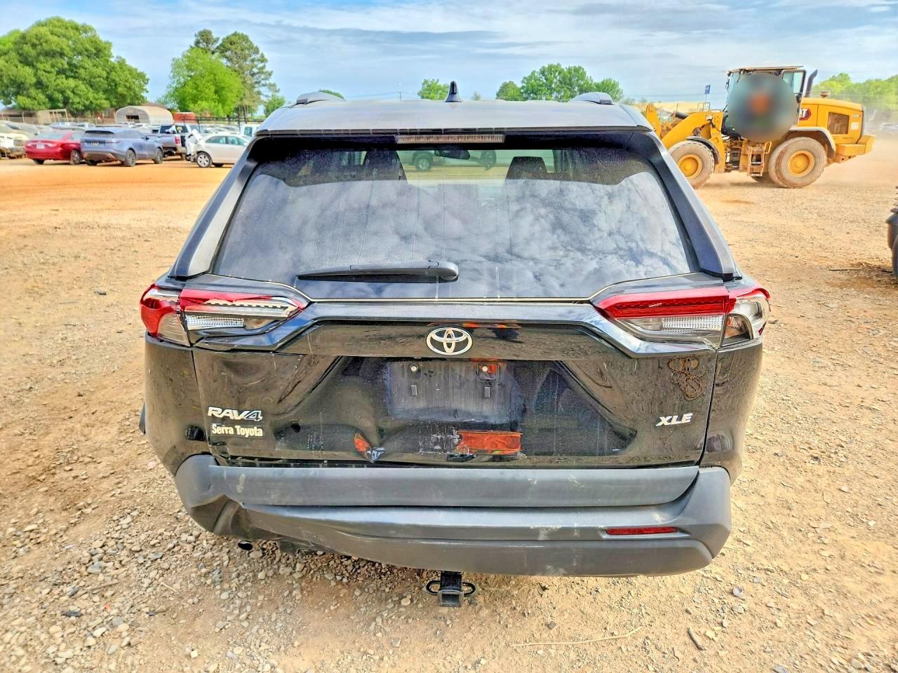 2021 TOYOTA RAV4 XLE photo 11