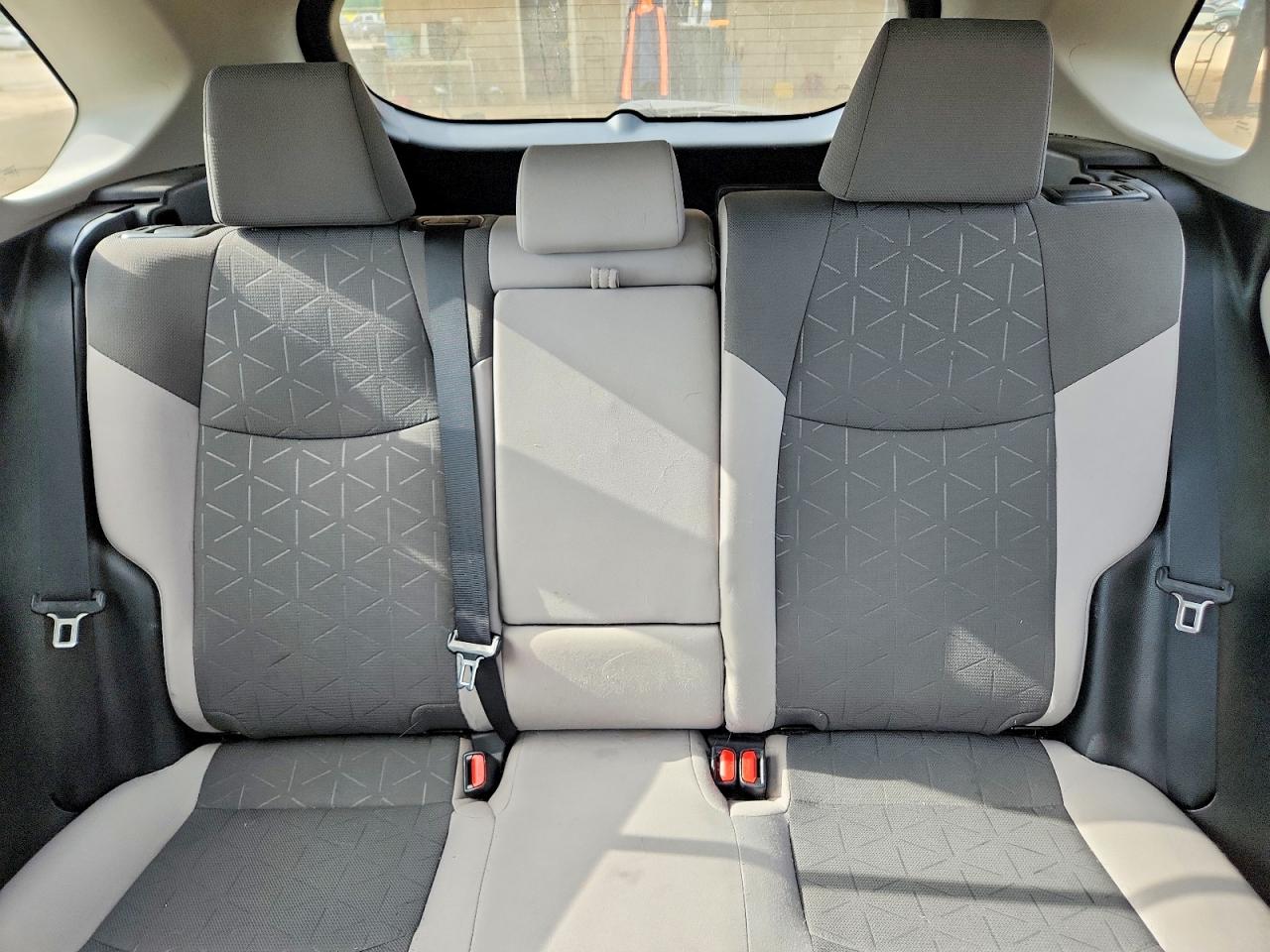 2021 TOYOTA RAV4 XLE photo 19