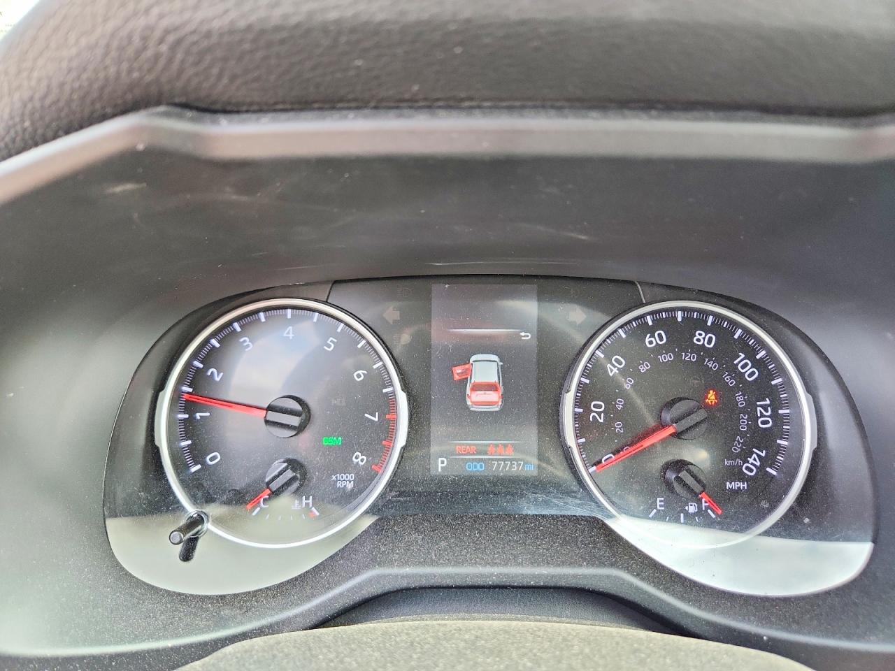 2021 TOYOTA RAV4 XLE photo 17