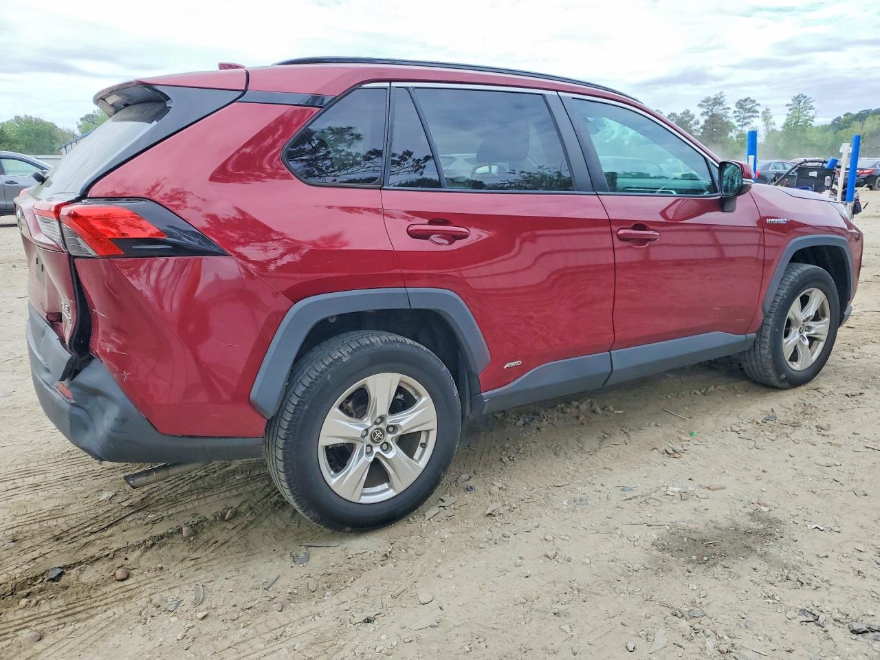 2021 TOYOTA RAV4 XLE photo 5