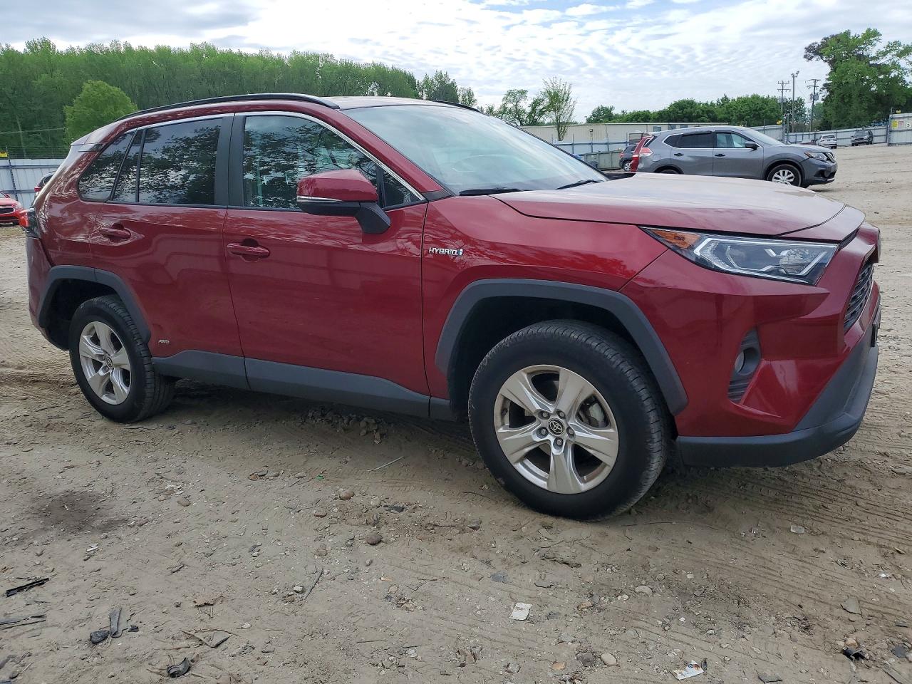2021 TOYOTA RAV4 XLE photo 7
