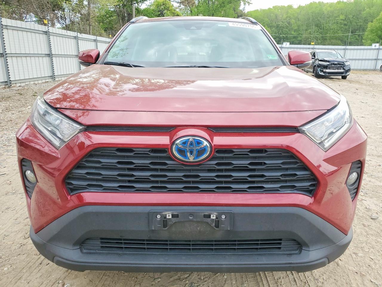 2021 TOYOTA RAV4 XLE photo 9