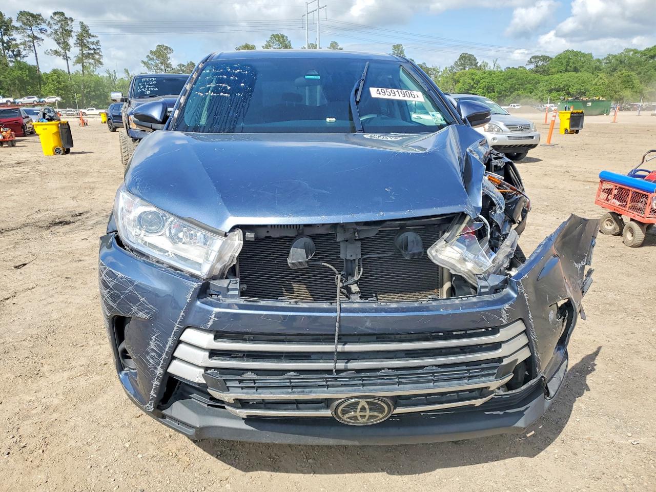 2018 TOYOTA HIGHLANDER LE photo 13