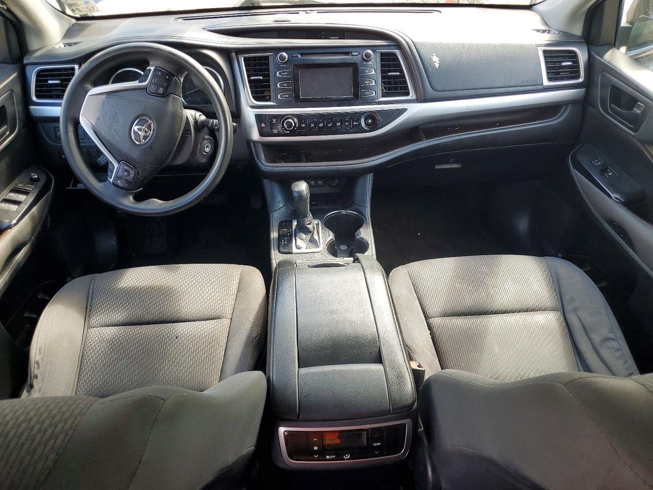 2018 TOYOTA HIGHLANDER LE photo 22