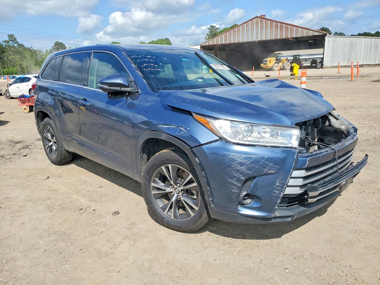 2018 TOYOTA HIGHLANDER LE photo 10