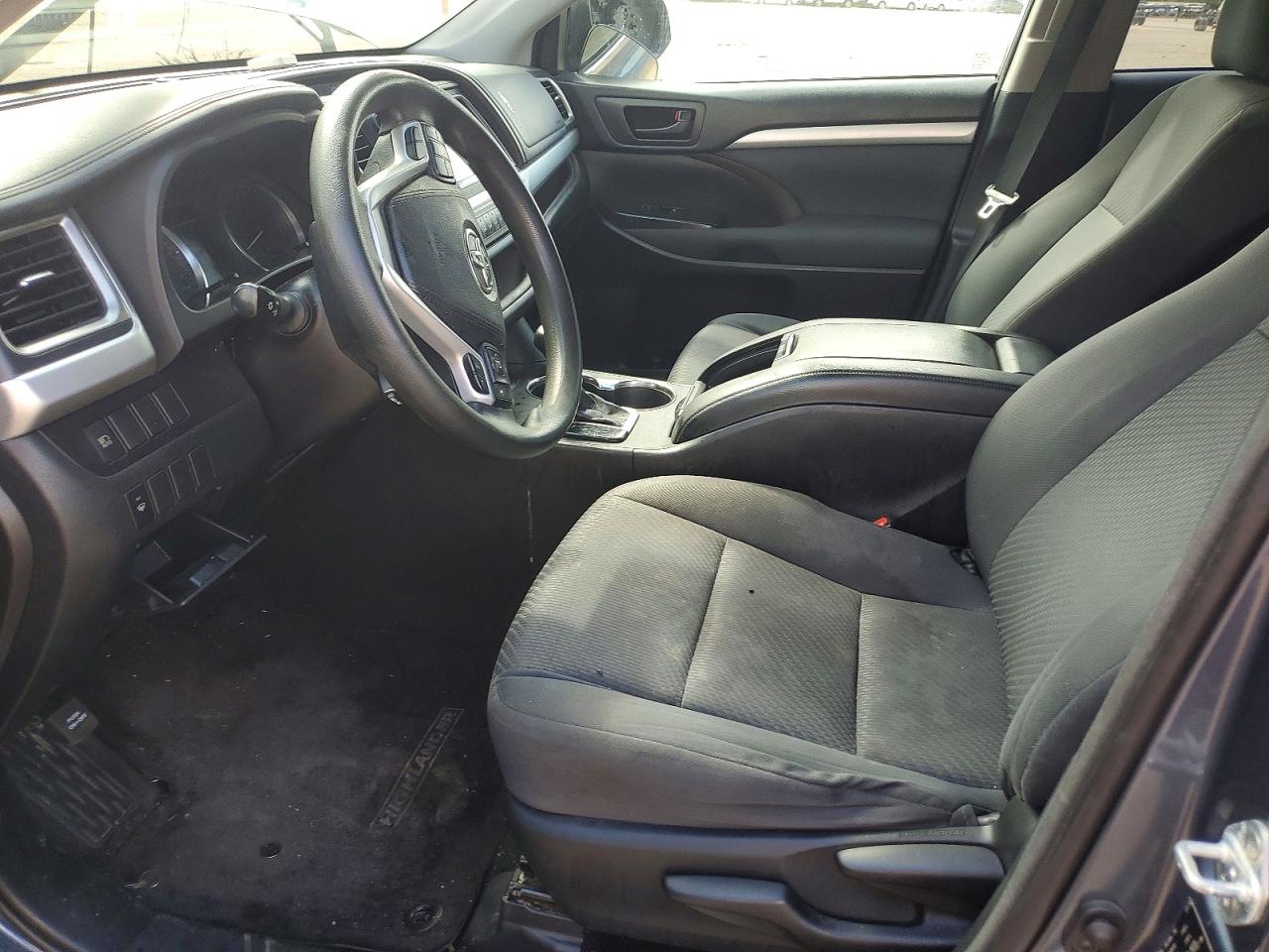 2018 TOYOTA HIGHLANDER LE photo 19