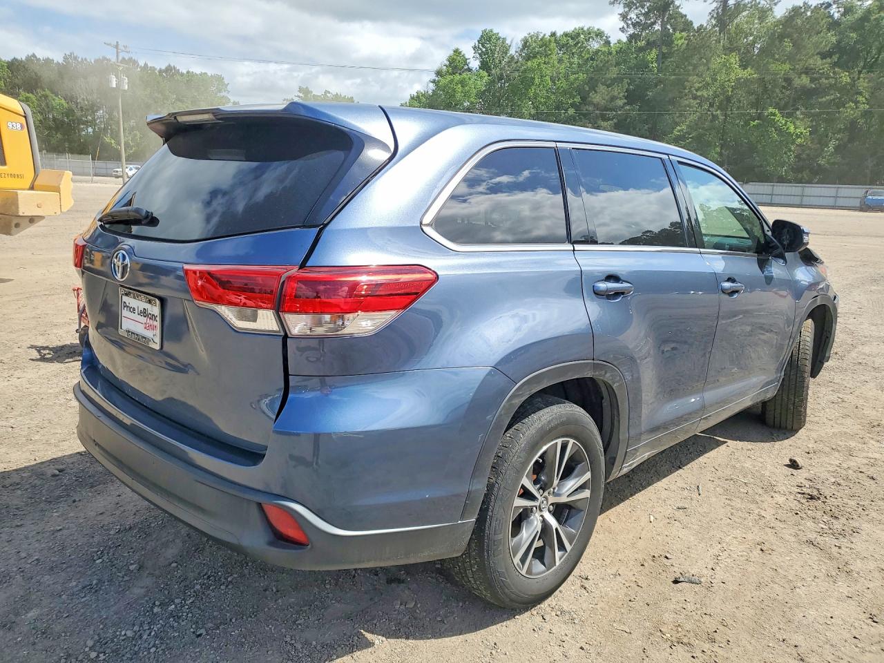 2018 TOYOTA HIGHLANDER LE photo 7