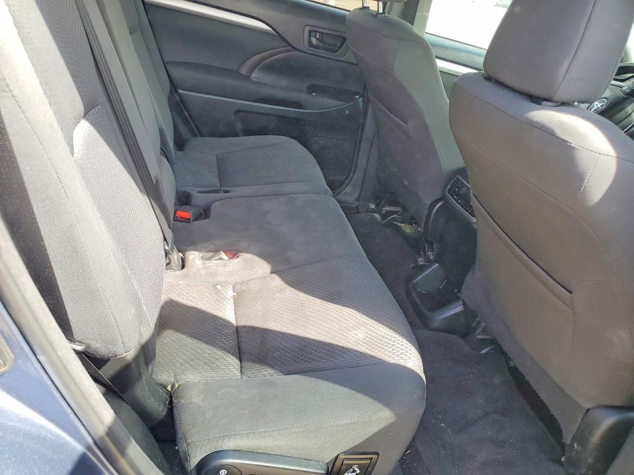 2018 TOYOTA HIGHLANDER LE photo 28