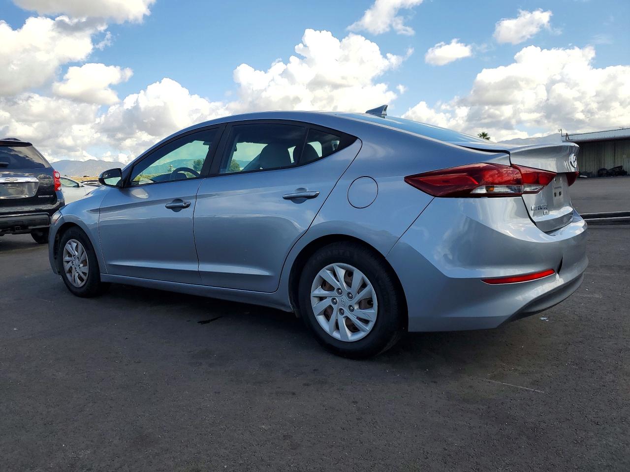 2017 HYUNDAI ELANTRA SE photo 4
