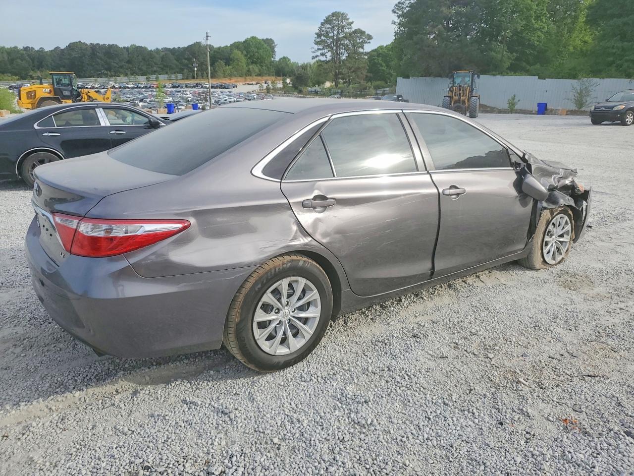 2017 TOYOTA CAMRY LE photo 5