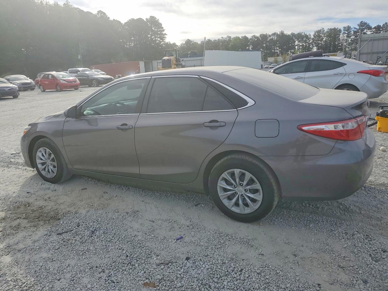 2017 TOYOTA CAMRY LE photo 3