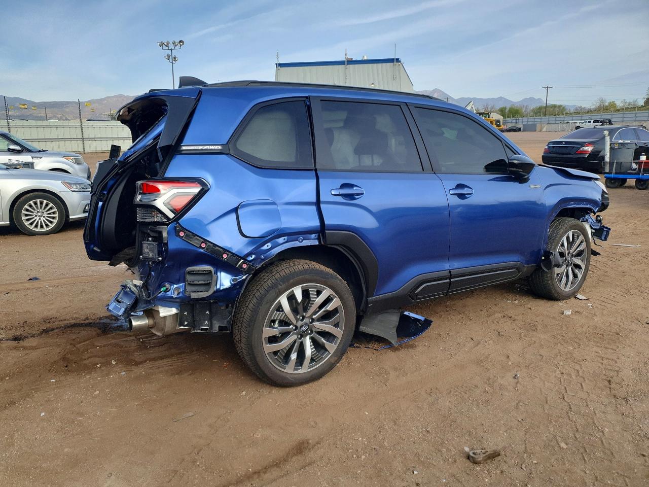 2025 SUBARU FORESTER TOURING photo 3