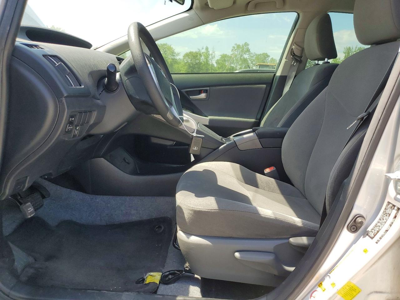 2015 TOYOTA PRIUS TWO photo 13